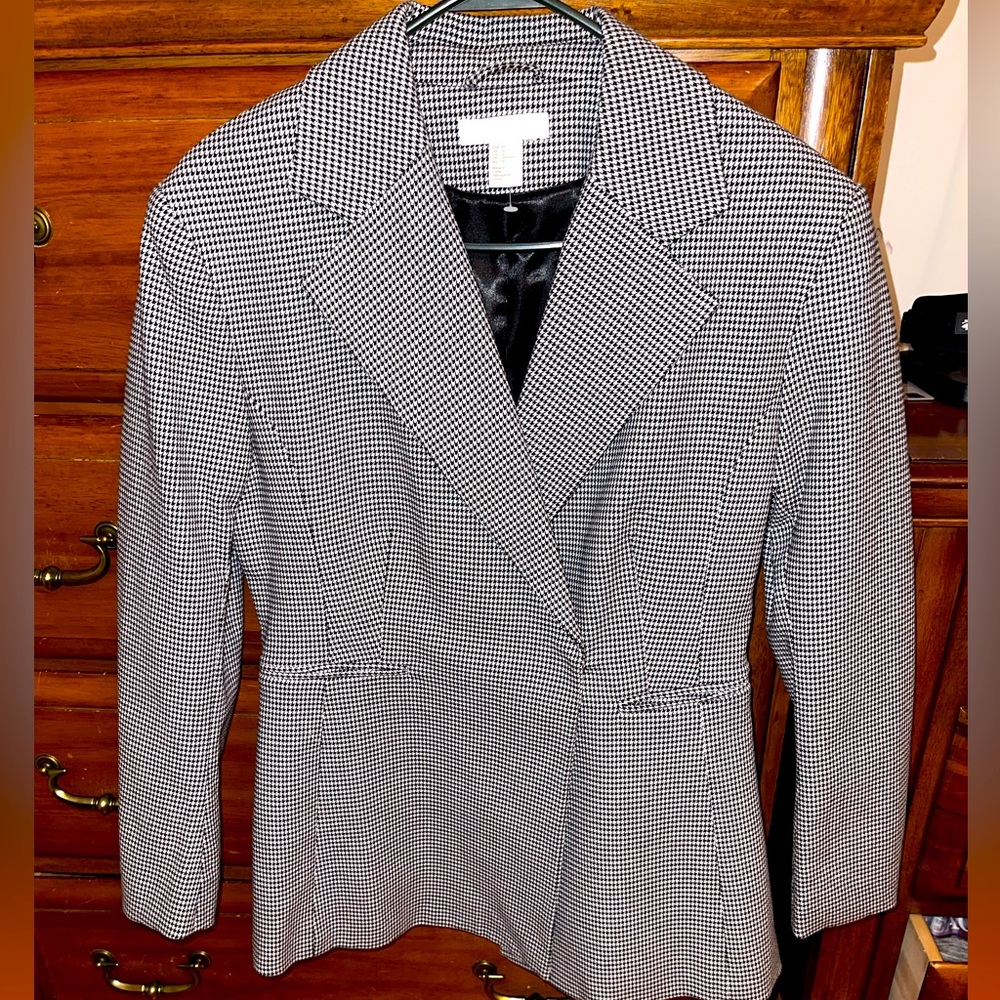 H & M white and black suit jacket like new.